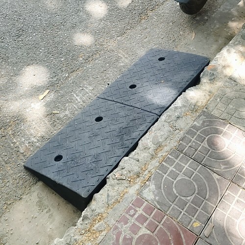 Portable vehicle chock - vehicle,